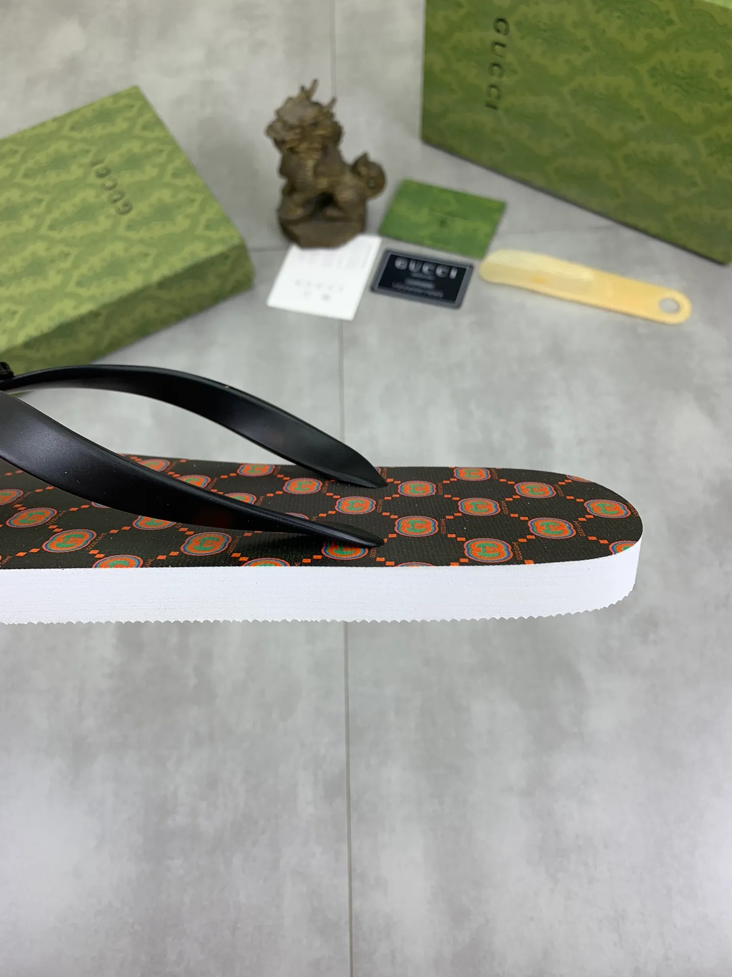 Men's men's shoes 💰P220💰【New style】🆘【GUCCI】Official website's popular Gucci adult couple 🧑‍🤝‍🧑 style, children's flip-flops are on sale at the counter simultaneously! Original fabric imported from Italy. Original bottom provided by the original factory. Size: Adult 36-45. Children’s size: 30-37. Multiple colors available.